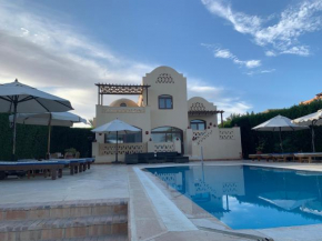 villa 3 bedrooms , 3 bathrooms, private heated pool ,access and view lagoon in el Gouna